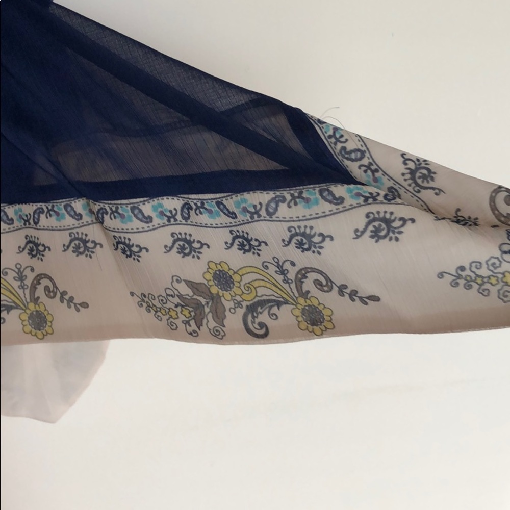 Embroidered blouse - Picture 3 of 4